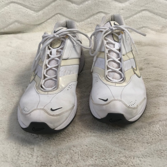 Nike shoes - Picture 2 of 5